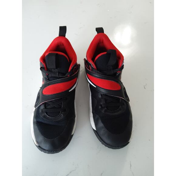 Nike Team Hustle red blk basketball athletic sneakers 5.5Y/M 7W Special Edition - Picture 1 of 8